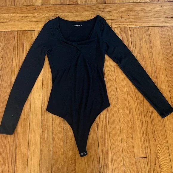Abercrombie & Fitch Black Soft Knit Long Sleeve Bodysuit Medium - Picture 2 of 3